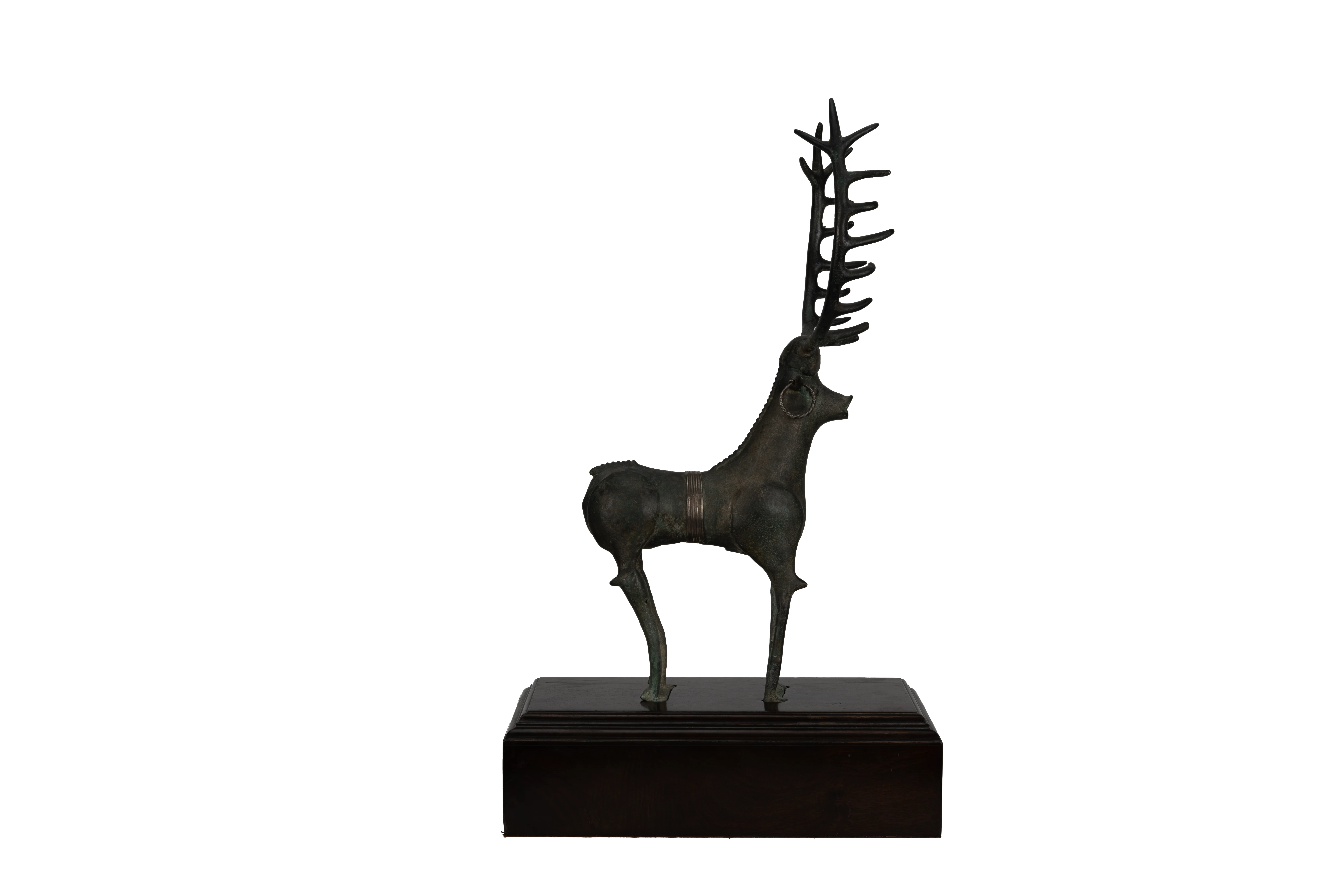 Bronzadan ishlangan bug‘u haykalchasi